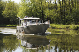 yate a motor de pesca