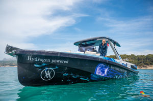 barco cabinado eléctrico