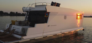 barco casa catamarán