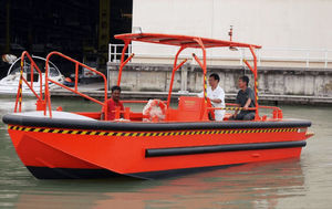 barco profesional embarcación de apoyo al buceo 1