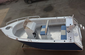 barco de motor de pesca-paseo fueraborda