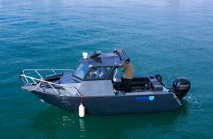 barco de motor de pesca-paseo fueraborda 1