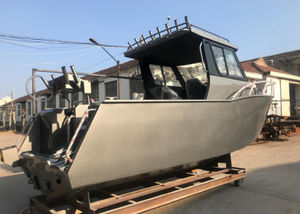 barco de motor de pesca-paseo fueraborda 1
