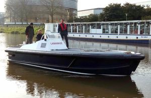 barco profesional lancha amarradora 1