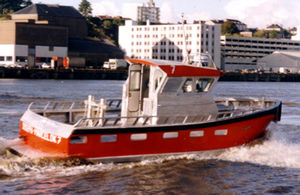 barco profesional lancha amarradora 1