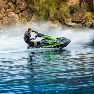 moto de agua con brazo articulado