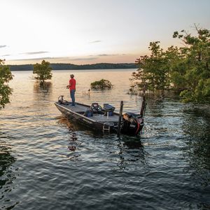 bass boat fueraborda 1