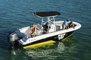 barco open fueraborda / con consola central / open / de pesca deportiva