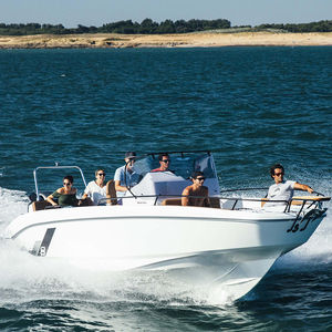 barco open fueraborda / open / con consola central / de pesca deportiva