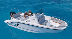 barco open fueraborda / casco de planeo / open / con consola central