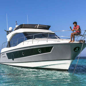 yate a motor de crucero / con fly / IPS / con 3 camarotes