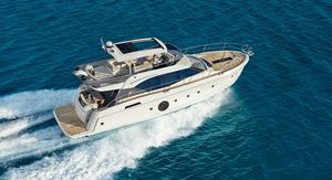 yate a motor de crucero / con fly / IPS / con 3 camarotes
