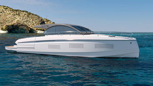 yate a motor de crucero 1