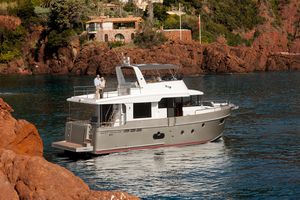 trawler intraborda / con fly