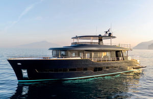 yate a motor de crucero