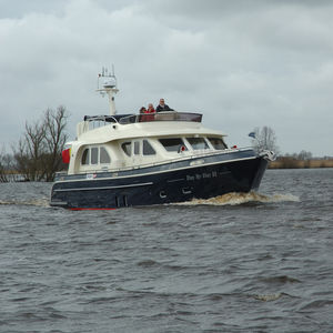 barco cabinado intraborda