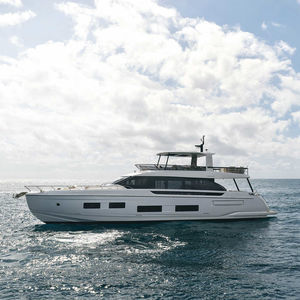 yate a motor de crucero