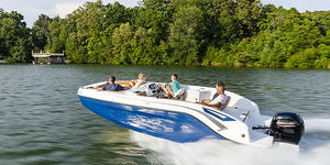 deck-boat fueraborda