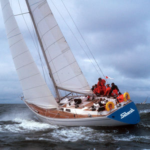 monocasco / de regata y crucero / con bauprés / a medida
