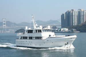 yate a motor offshore 1