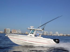 barco open fueraborda / bimotor / con consola central / de pesca deportiva
