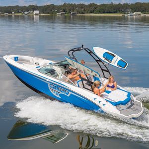 runabout intraborda / con doble consola / bow-rider / de deporte