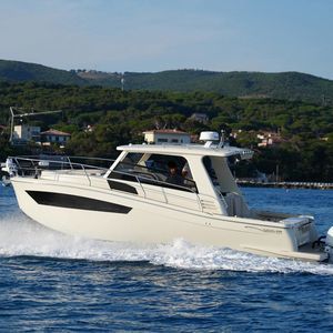 barco de motor de pesca-paseo bimotor