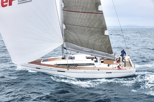 velero de regata y crucero