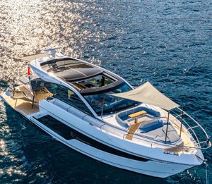 yate a motor de crucero 1