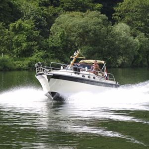 barco cabinado intraborda