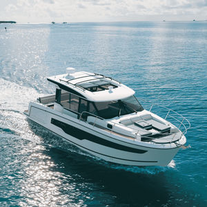 barco cabinado fueraborda 1