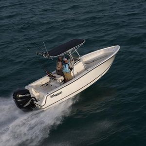 barco open fueraborda / con consola central / de pesca deportiva / offshore