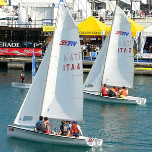 barco de vela ligera múltiple