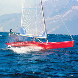 barco de vela ligera solitario