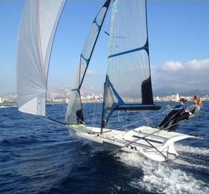 barco de vela ligera doble / skiff / de regata / spinnaker asimétrico