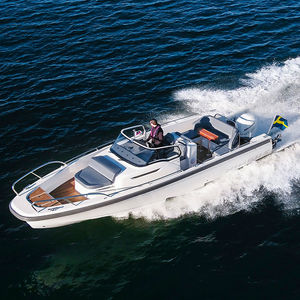 barco open fueraborda / con consola central / open / de pesca deportiva