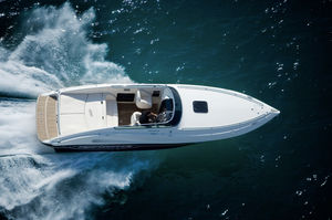 cabin-cruiser intraborda