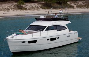 barco cabinado POD IPS / bimotor / con fly / 12 personas máx.