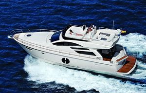 yate a motor de crucero