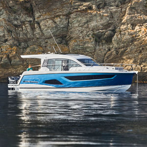 barco cabinado fueraborda