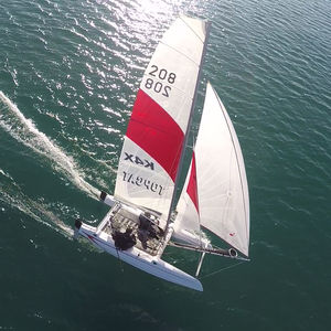 catamarán deportivo de recreo