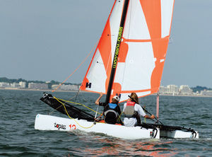 catamarán deportivo de recreo