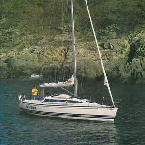 velero de regata y crucero