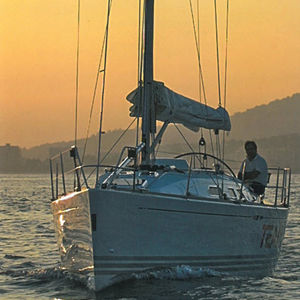 velero de regata y crucero