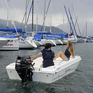 barco open fueraborda / open / con consola lateral / 5 personas máx.