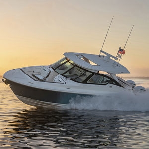 barco cabinado fueraborda / bimotor / con hard-top / con doble consola
