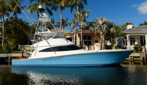 yate a motor de pesca deportiva
