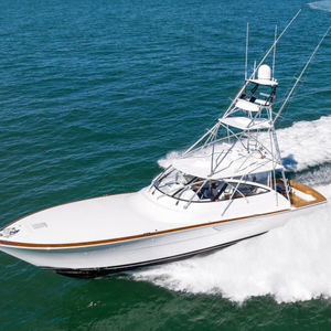 yate a motor de pesca deportiva