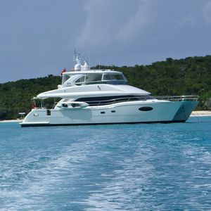 yate a motor catamarán a motor