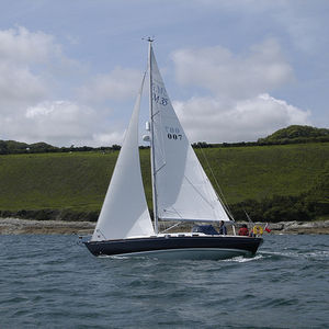 velero de regata y crucero